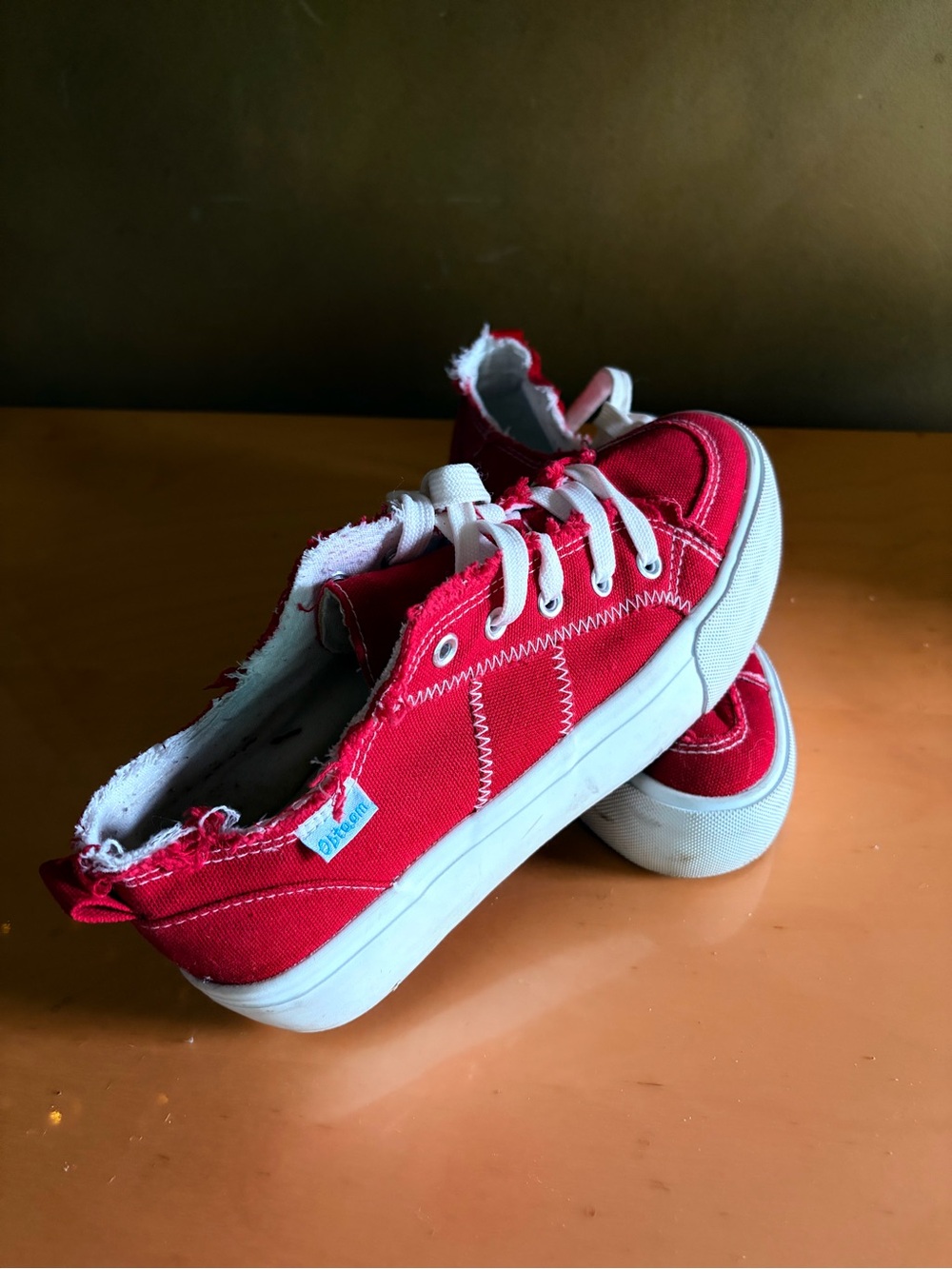 Women’s Red Obtaom Canvas Lace-Up Sneakers Size 7 Worn Once